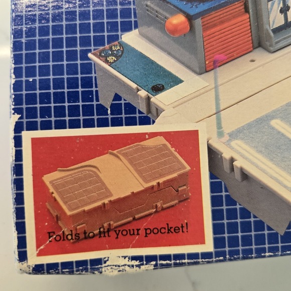 Micro Machine Travel City Fold Up Playsets by Galoob from 1989 - Picture 11 of 12